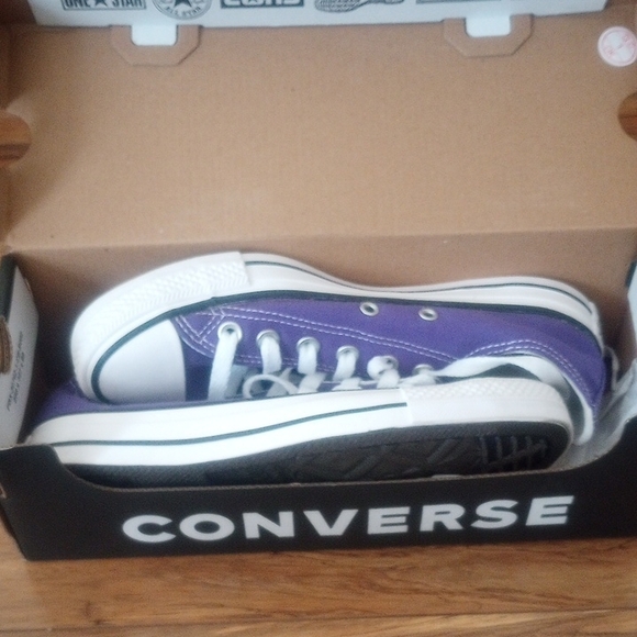 Brand New In Box. Women's Size 7. Converse Electric Purple Sneakers. - Picture 1 of 5